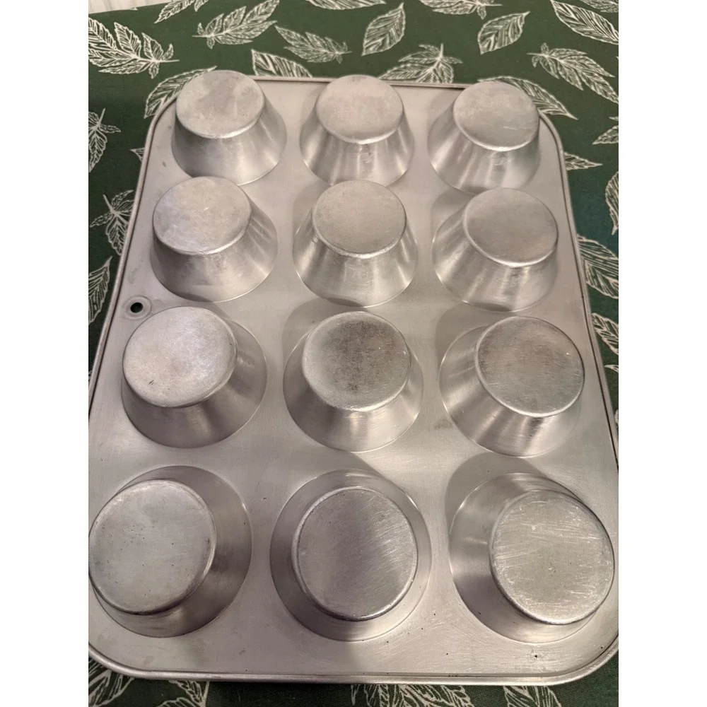 Chilton Ware Vintage Aluminum 12 Cup Muffin Pan Cupcake Tin 604-1 Made in USA